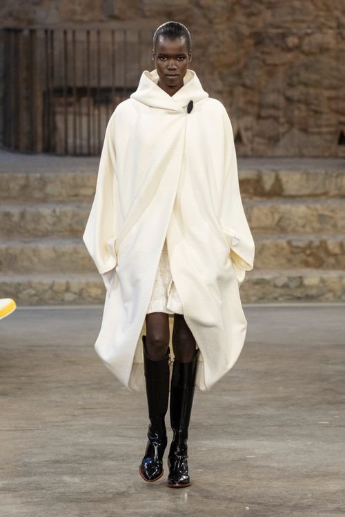 LOUIS VUITTON CRUISE 2025 SHOW